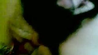 Парень ебет раком свою подругу, снимая секс на камеру от первого лица