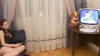 Пьяный папаша пристал к молодой приёмной дочери и поимел в гостиной