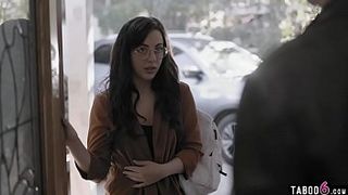 Кудрявый красавчик жестко поимел свою бывшую очкастую девушку