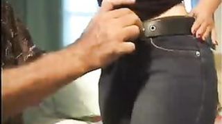 Карликовая баба трахается с мужиком перед камерами